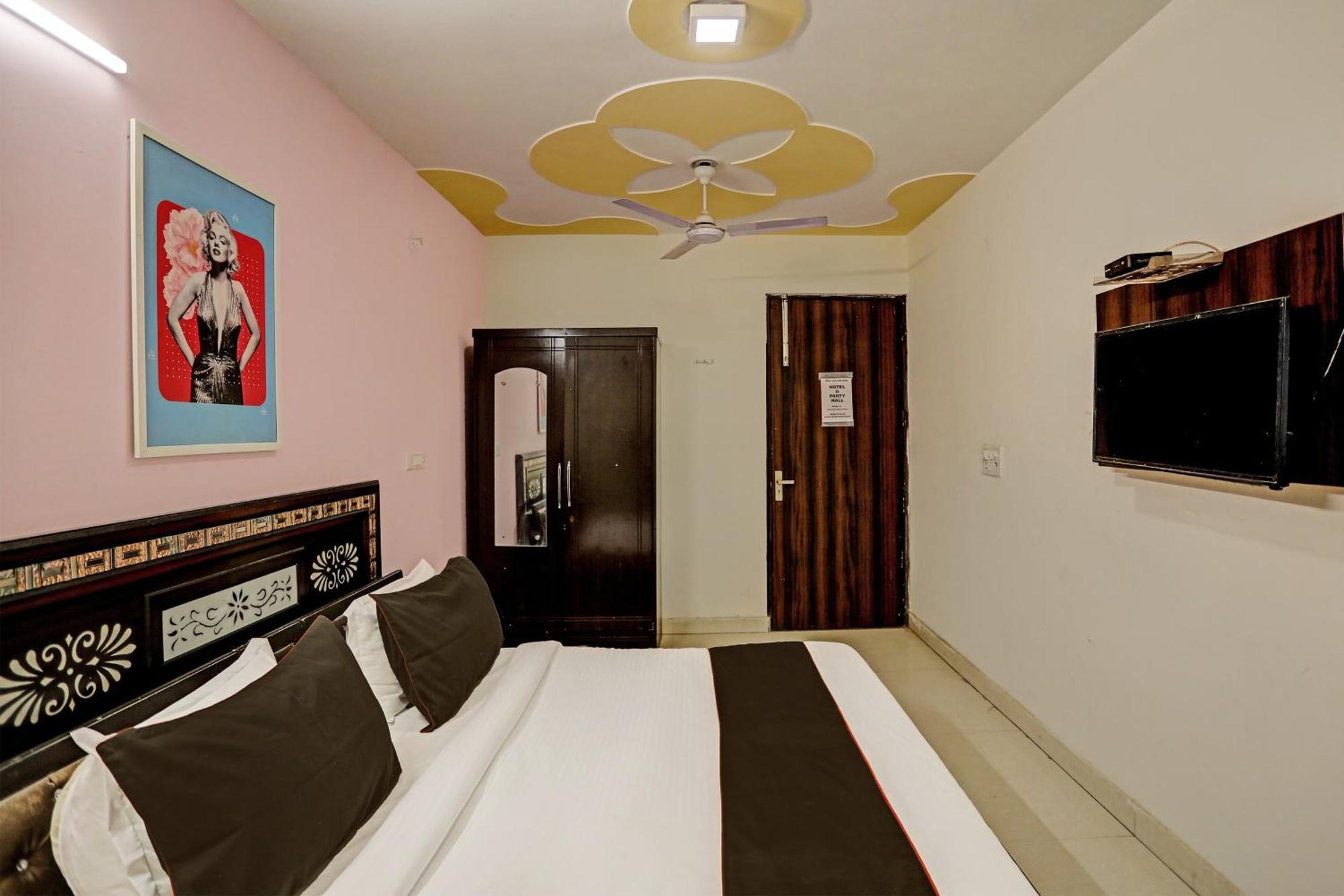 O The Crown Hotel Delhi (National Capital Territory of India)
