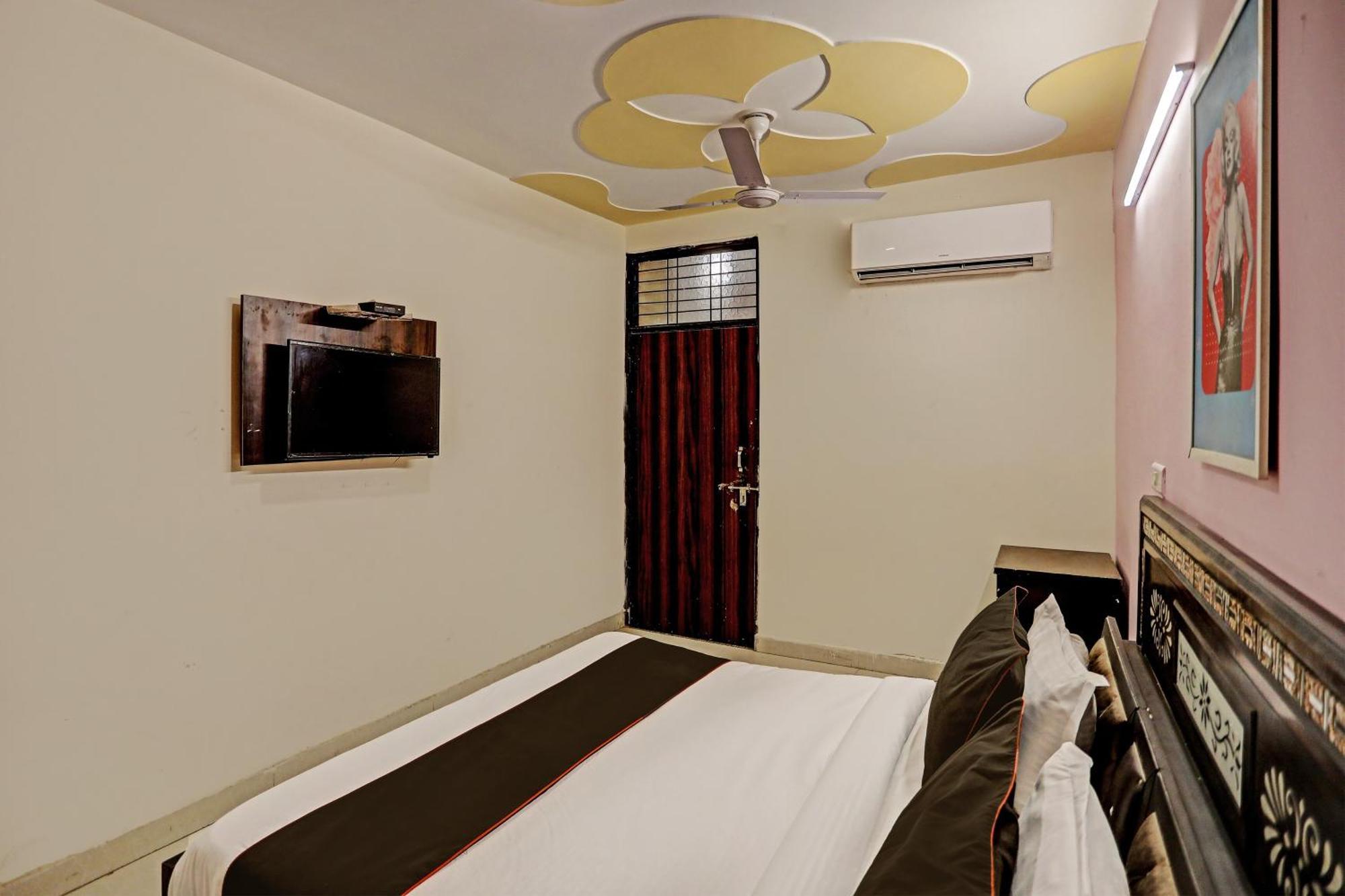 O The Crown 3* Delhi (National Capital Territory of India)